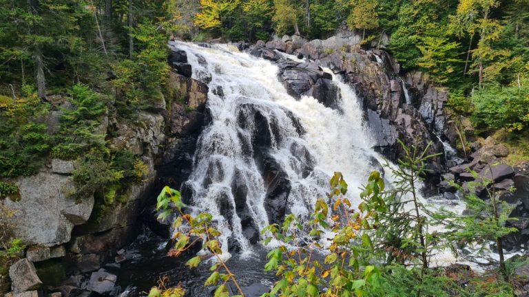 Tag 18 – Donnerstag 18.09.2025: Wasserfälle und Seen umgeben von Mischwäldern. Mont Tremblant National Park