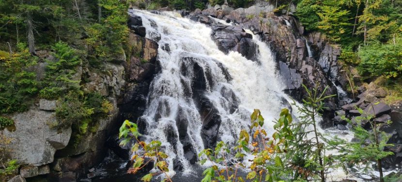 Tag 18 – Donnerstag 18.09.2025: Wasserfälle und Seen umgeben von Mischwäldern. Mont Tremblant National Park