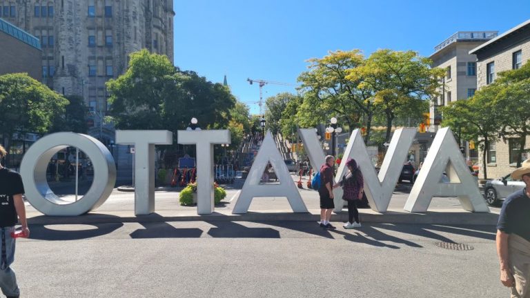 Tag 20 – Samstag 20.09.2025: Eine Demo und eine geschlossene Kirche wegen Hochzeit. Ottawa